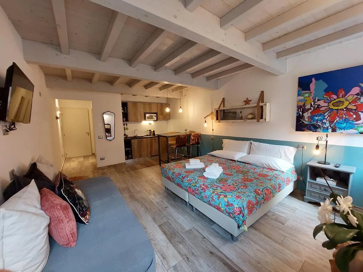 Santa Marta Rooms&Studios Verona 2*,  Itália