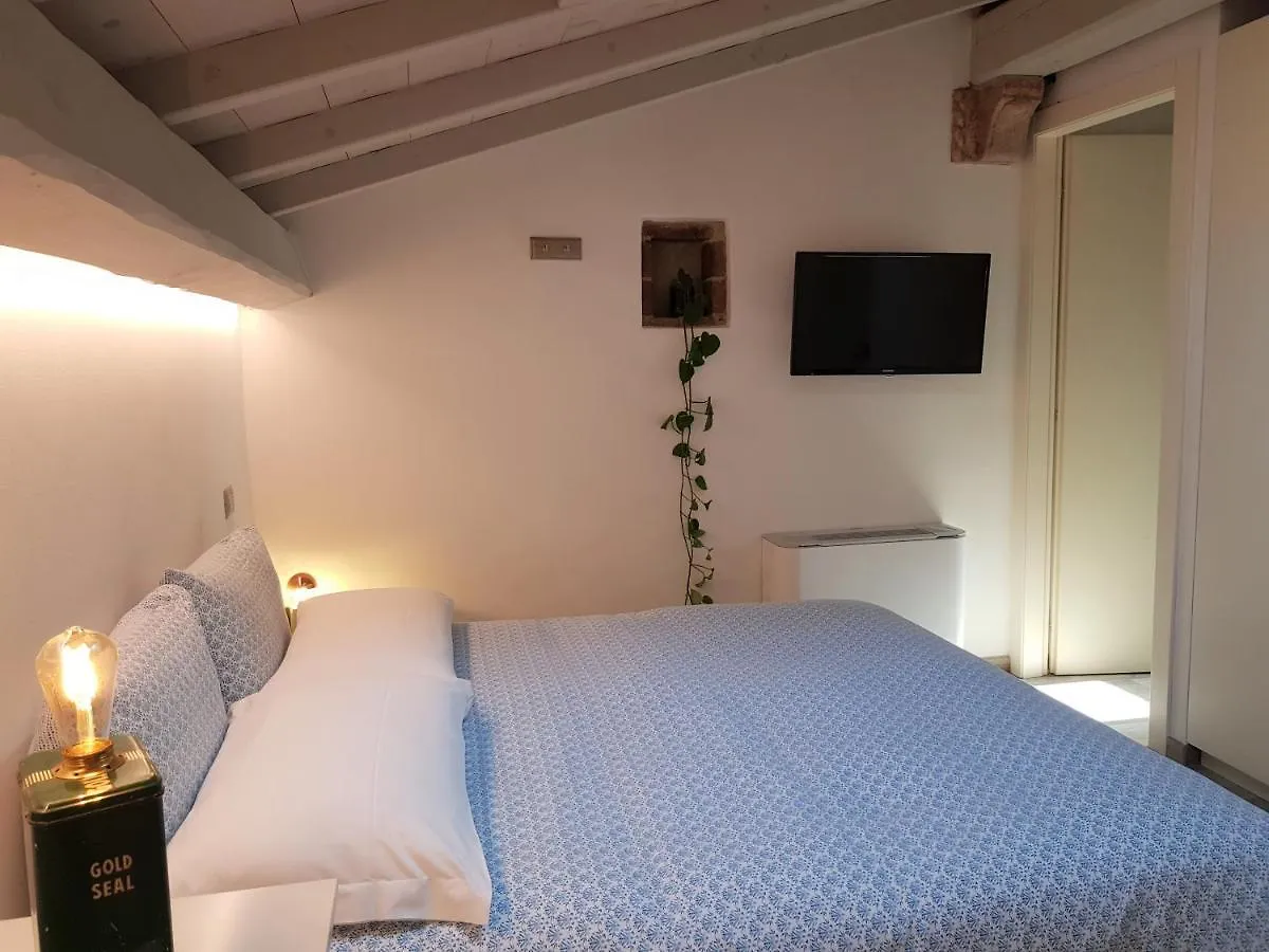 ゲストハウス Santa Marta Rooms&Studios ヴェローナ